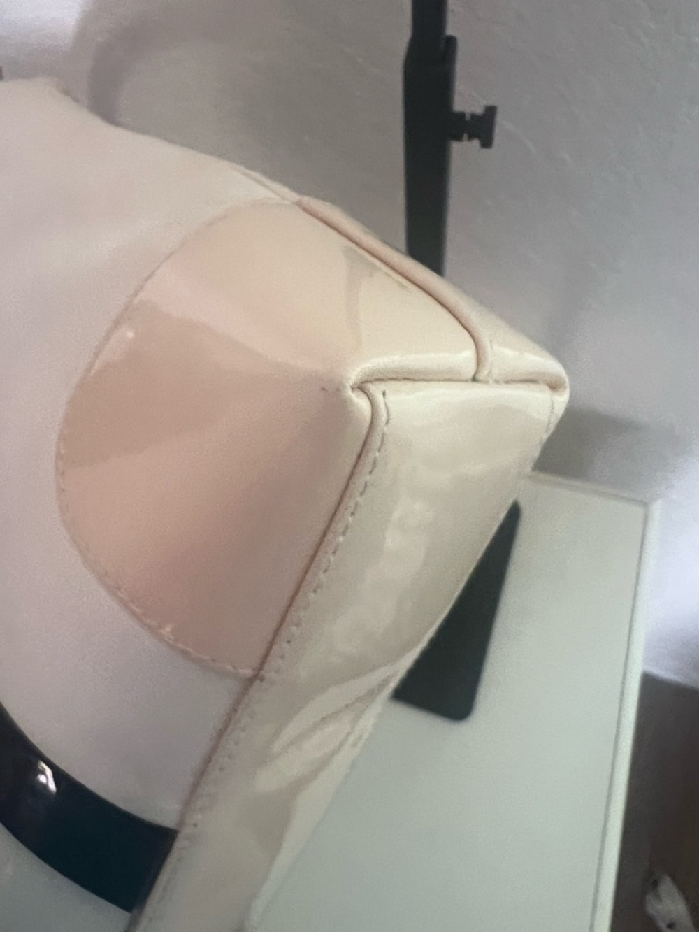 Gucci Cream and Black Vertical Stripe Shoulder Bag - Picture 4 of 11